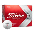 Weiße Titleist Golfbälle in einer roten Verpackung mit einem Golfball im Vordergrund