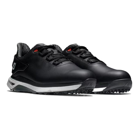 Schwarzer Golfschuh mit modernem Design und robuster Sohle