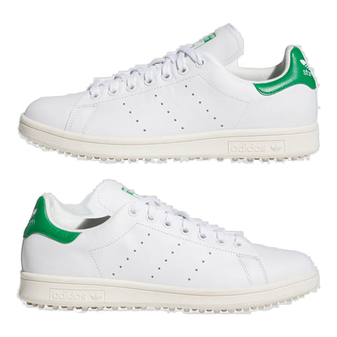 Weißer Adidas Golfschuh mit grüner Ferse auf neutralem Hintergrund